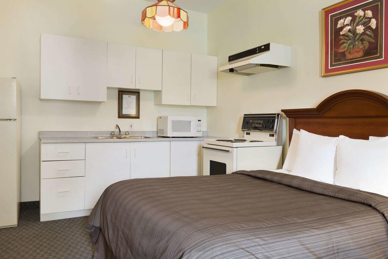 Days Inn By Wyndham Toronto East Beaches المظهر الخارجي الصورة