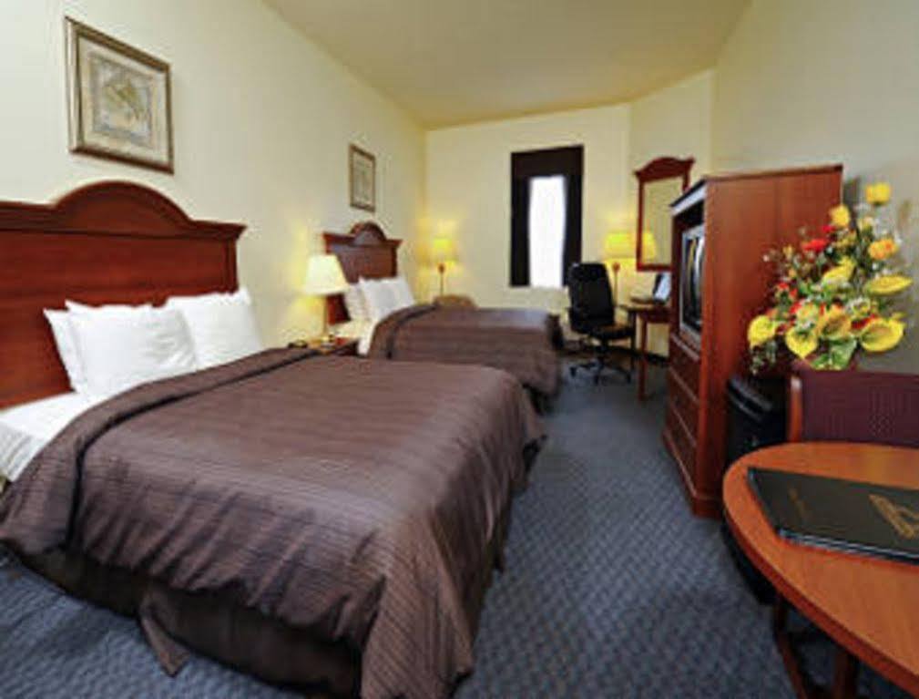 Days Inn By Wyndham Toronto East Beaches المظهر الخارجي الصورة