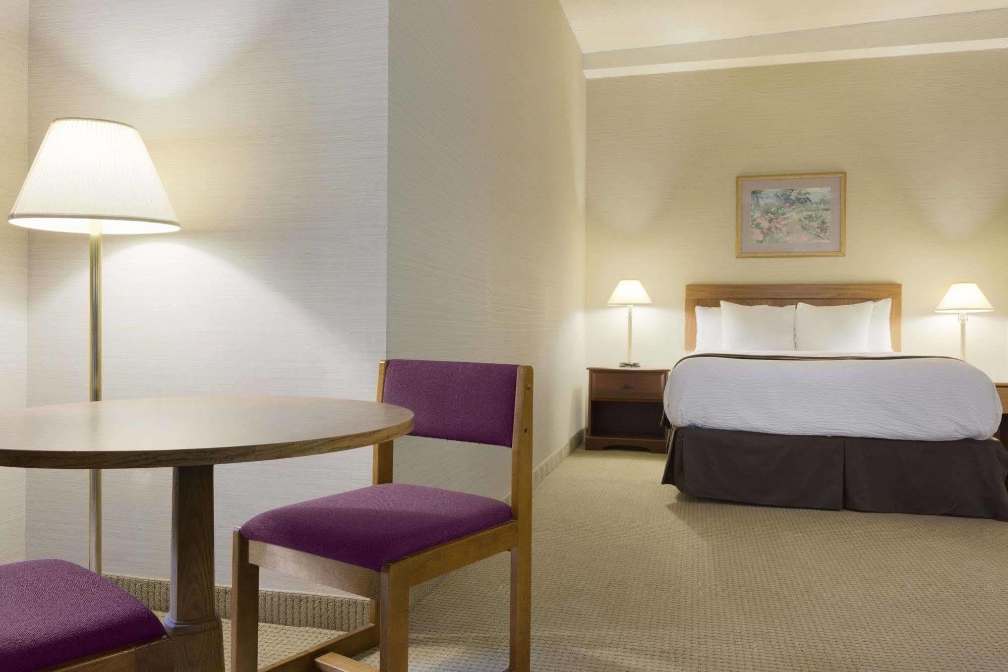 Days Inn By Wyndham Toronto East Beaches المظهر الخارجي الصورة