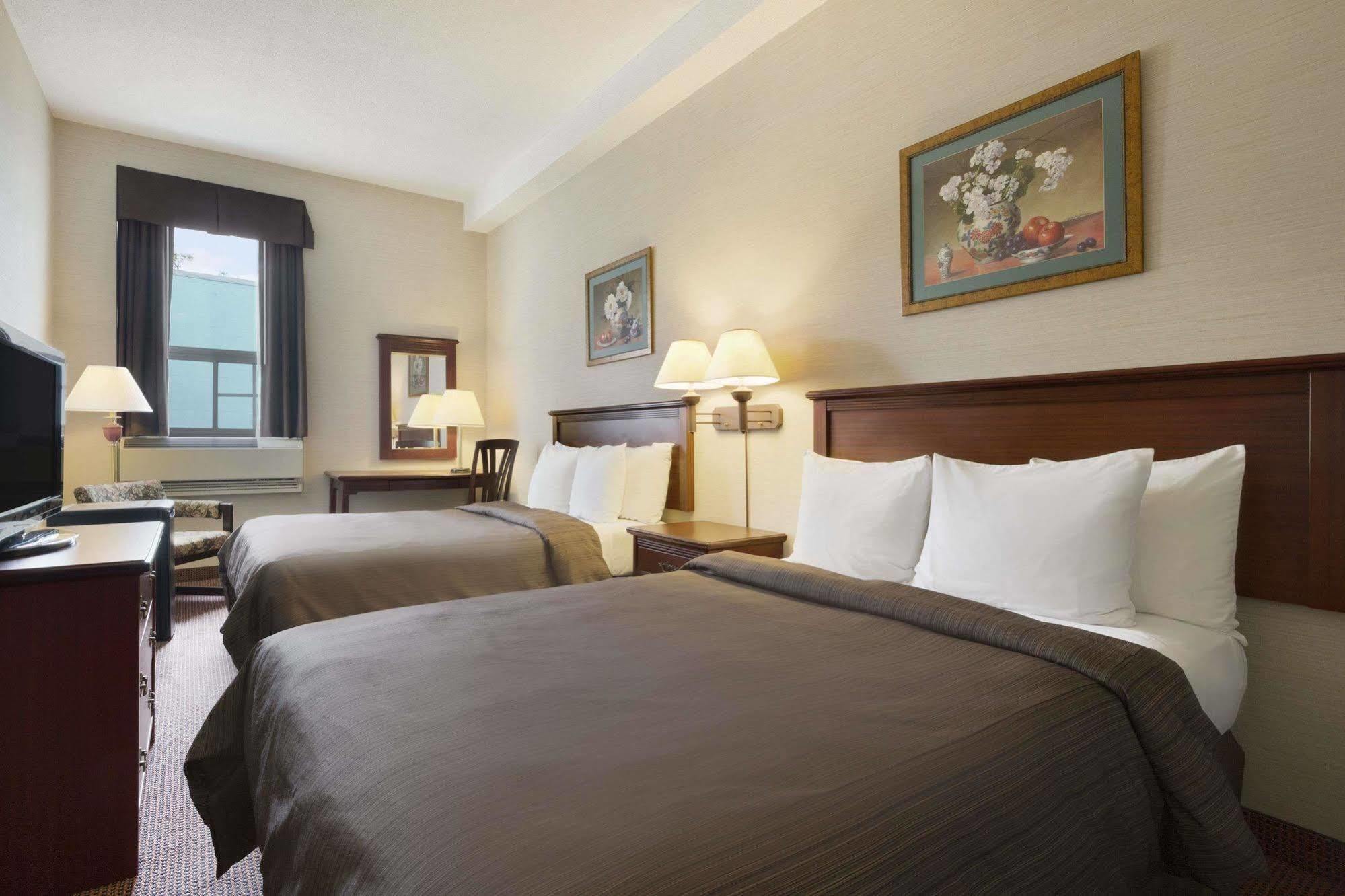 Days Inn By Wyndham Toronto East Beaches المظهر الخارجي الصورة