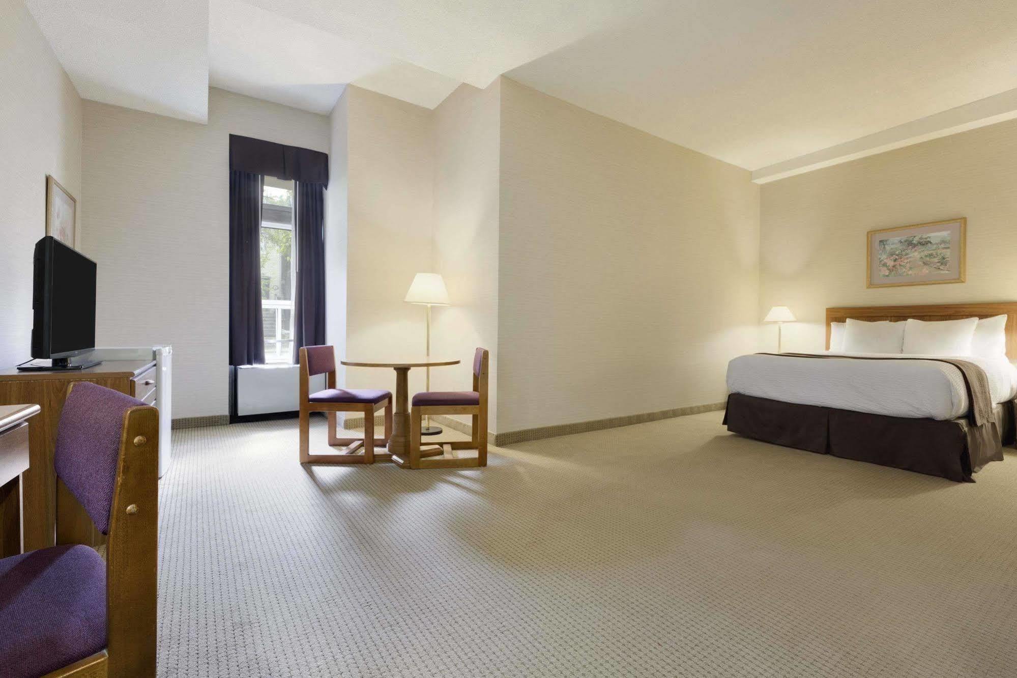 Days Inn By Wyndham Toronto East Beaches المظهر الخارجي الصورة